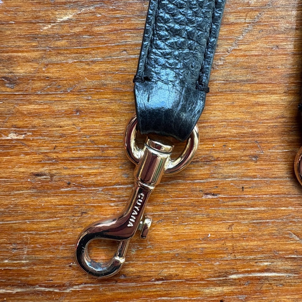 Cuyana Adjustable Strap Pebbled Black Leather - Picture 3 of 4